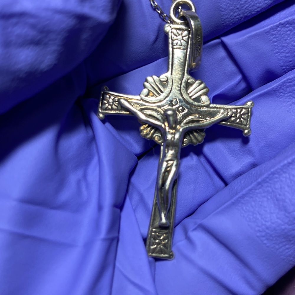 Sterling Silver .925 Cross Pendant - Picture 2 of 7